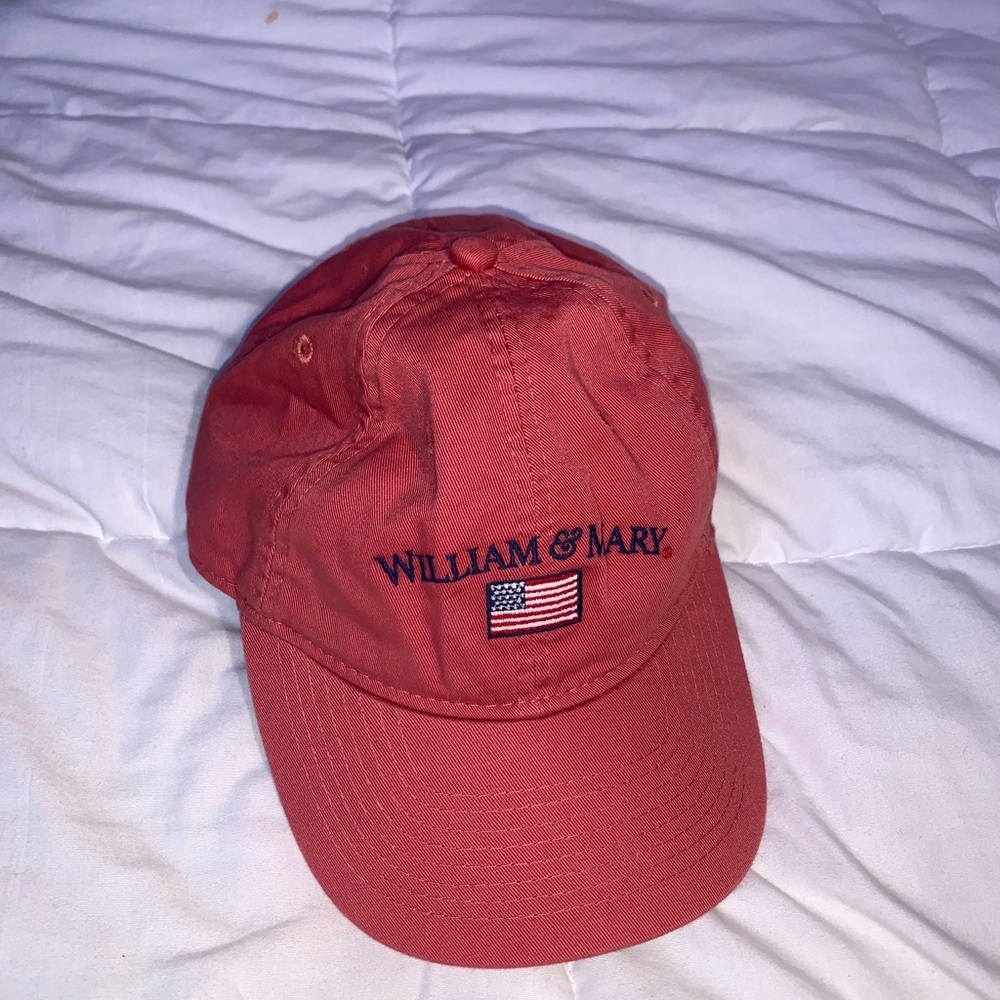 Red/pink hat